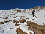 14 A questo punto il 109A diviene vero sentiero in decisa innevata salita